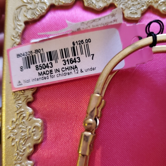 Nwt Betsey Johnson Floral Statement Bangle Bracelet rare! - Picture 5 of 9